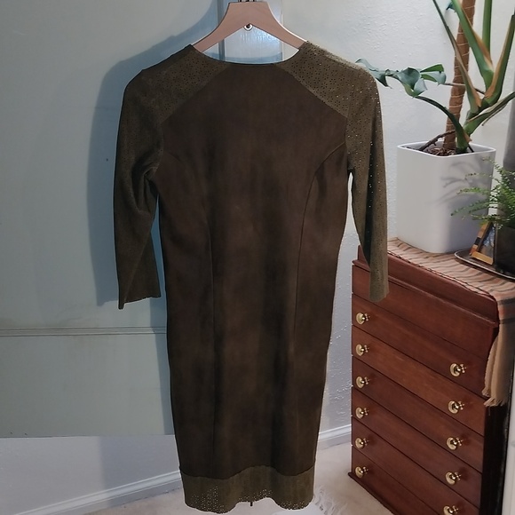 Dress - Picture 4 of 4